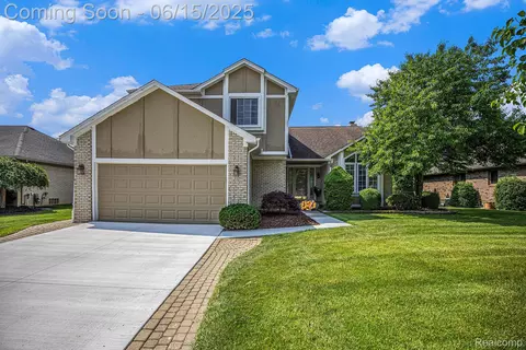 16096 Violet Dr, Macomb, MI 48042