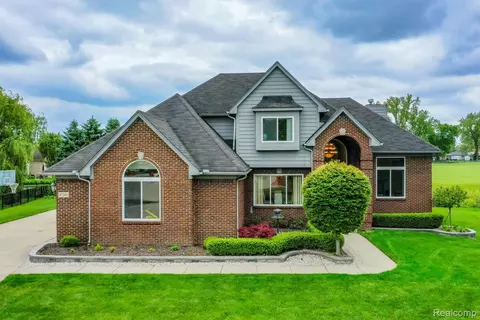 47540 Kelston Dr, Macomb, MI 48044