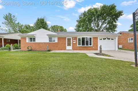 23312 Shoreview St, Saint Clair Shores, MI 48082