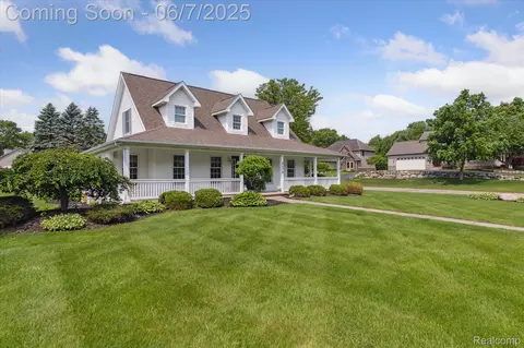 3270 Lakewood Shores Dr, Genoa, MI 48843