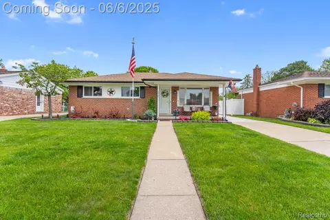 4947 Jackson St, Trenton, MI 48183