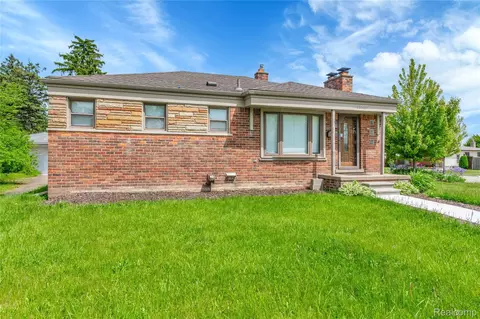 26500 Grant St, Saint Clair Shores, MI 48081