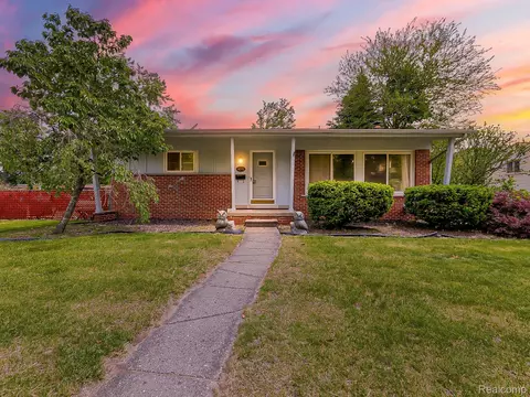 19848 Maplewood St, Livonia, MI 48152