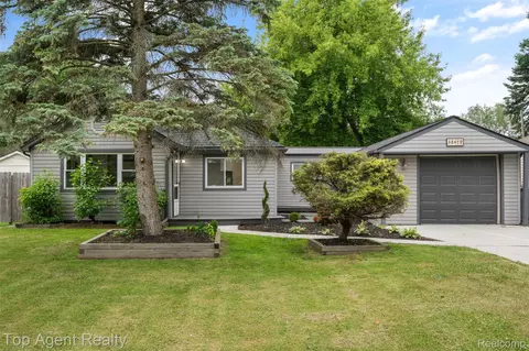 38479 Albert Blvd, Clinton Township, MI 48036