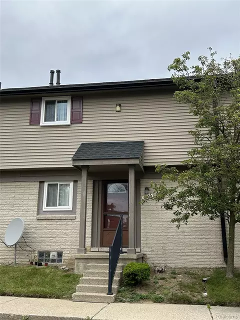2356 Orchard Crest St, Utica, MI 48317