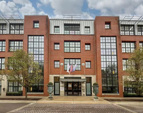 2051 Villa Rd #203, Birmingham, MI 48009