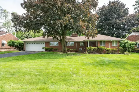 19419 Coral Gables St, Southfield, MI 48076