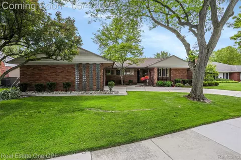 439 Barclay Rd, Grosse Pointe Farms, MI 48236