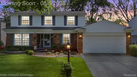 15565 Blue Skies St, Livonia, MI 48154