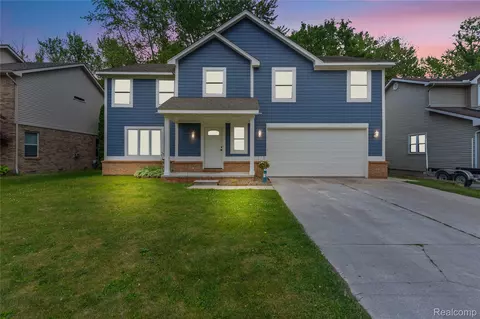 39650 Macomber St, Harrison, MI 48045