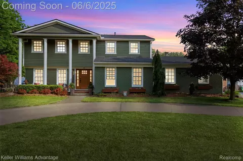 32251 Cambridge St, Livonia, MI 48154