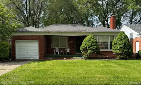 20910 Van Antwerp St, Harper Woods, MI 48225