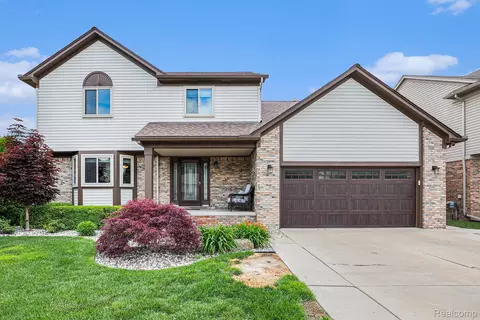 32864 Foster Ct, Fraser, MI 48026