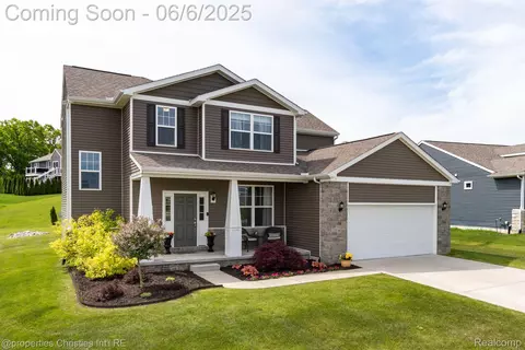 2802 Bogues View Dr, Howell, MI 48843