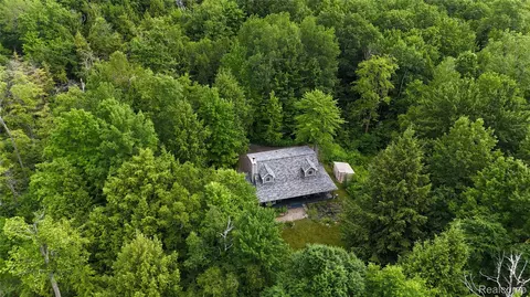 2240 Priestley Dr, Arcadia, MI 48412