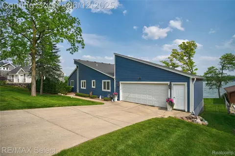 7457 Haviland Beach Dr, Linden, MI 48451
