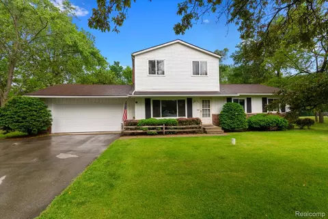 4327 Lancashire, Milford, MI 48380