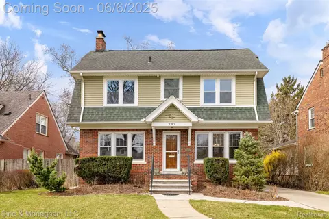 797 Washington Rd, Grosse Pointe, MI 48230