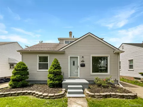 3894 17th St, Wyandotte, MI 48192