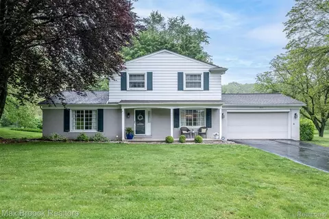2655 Aspen Ln, Bloomfield Township, MI 48302