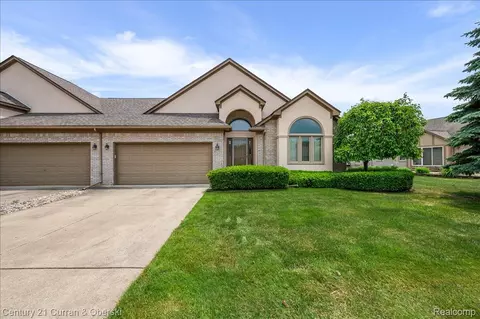52179 Sawmill Creek Dr, Macomb, MI 48042