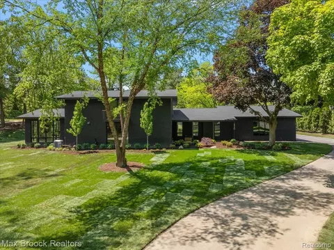 4340 Charing Cross Rd, Bloomfield Hills, MI 48304