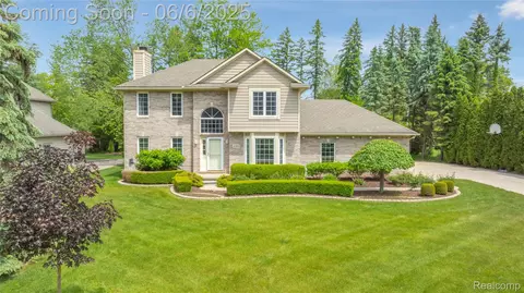 2105 Rob Rdg, Commerce, MI 48390