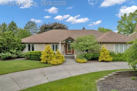 54549 Sherwood Ln, Shelby Township, MI 48315
