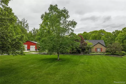 490 Rolling Oaks Dr, Marion, MI 48843