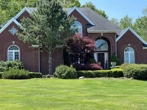 371 Baintree Blvd, Brighton, MI 48114