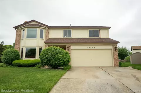 15559 Williamsburg Dr E, Macomb, MI 48044