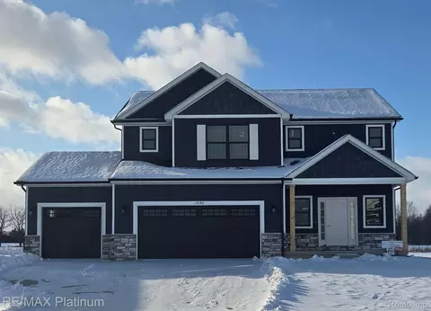 13186 Westwinds Dr, Fenton, MI 48451