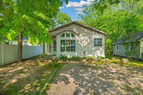 2102 Miles Rd, Oregon, MI 48446