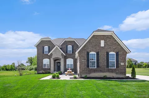 1105 Lindenhill Ln, Oakland, MI 48363