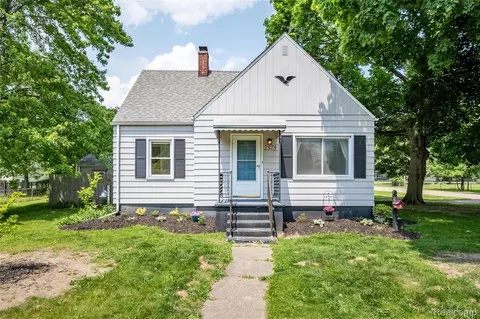 2375 Nichols Ave, Grand Blanc, MI 48507