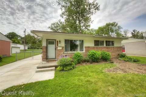 22705 Power Rd, Farmington, MI 48336