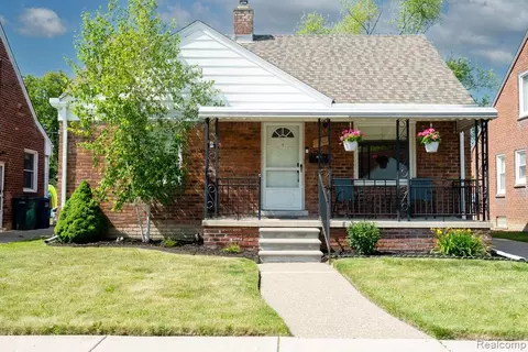 1810 Riverbank St, Lincoln Park, MI 48146