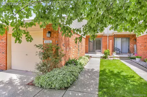 42276 Lochmoor St #56, Clinton Township, MI 48038