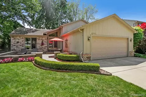 14046 Coldwater Dr, Sterling Heights, MI 48313