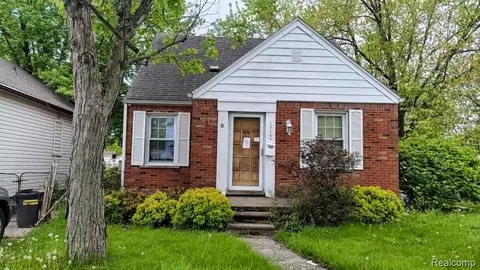17100 Stephens Dr, Eastpointe, MI 48021