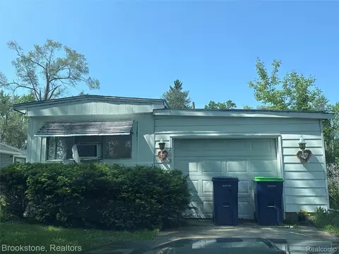 213 E Oak St, Saint Charles, MI 48655