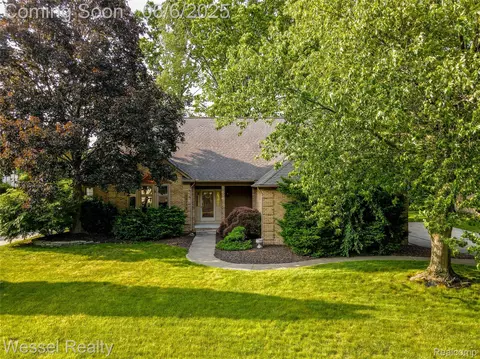 53778 Oakview Dr, Shelby Township, MI 48315