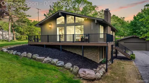 11206 Wealthy Ln, Bruce Township, MI 48065