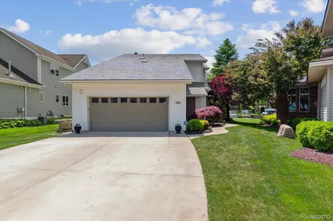 4118 Shoreview Ln, Whitmore Lake, MI 48189
