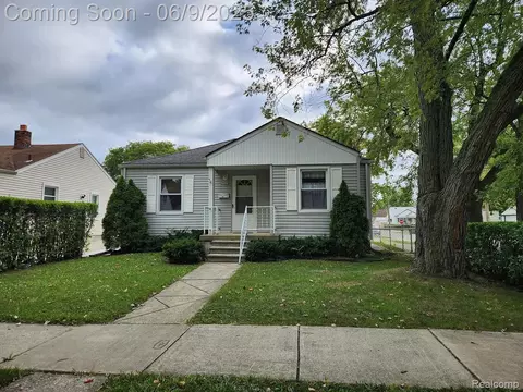 677 Cleveland Ave, Lincoln Park, MI 48146