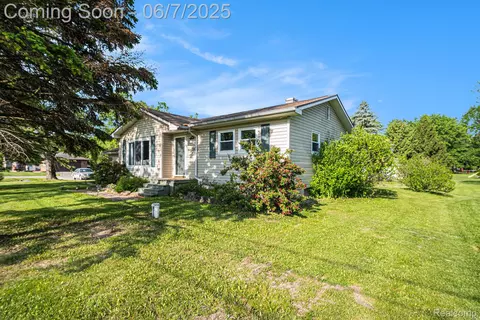 1284 S Seymour Rd, Flint, MI 48532