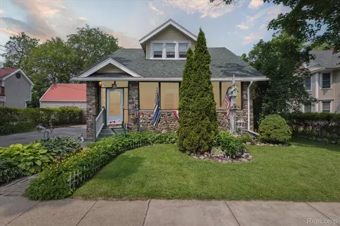 210 Washington St, Holly, MI 48442