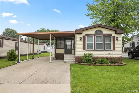 49831 Leicester Ct, Shelby Township, MI 48315