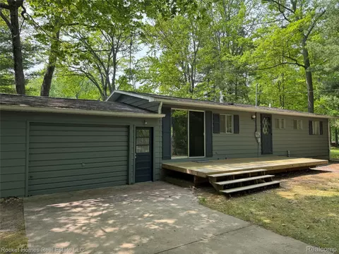 9689 Pine Ln, Sylvan, MI 49631