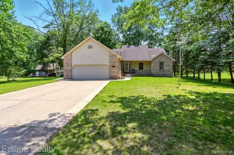 11970 Diamond Dr, Shelby Township, MI 48315